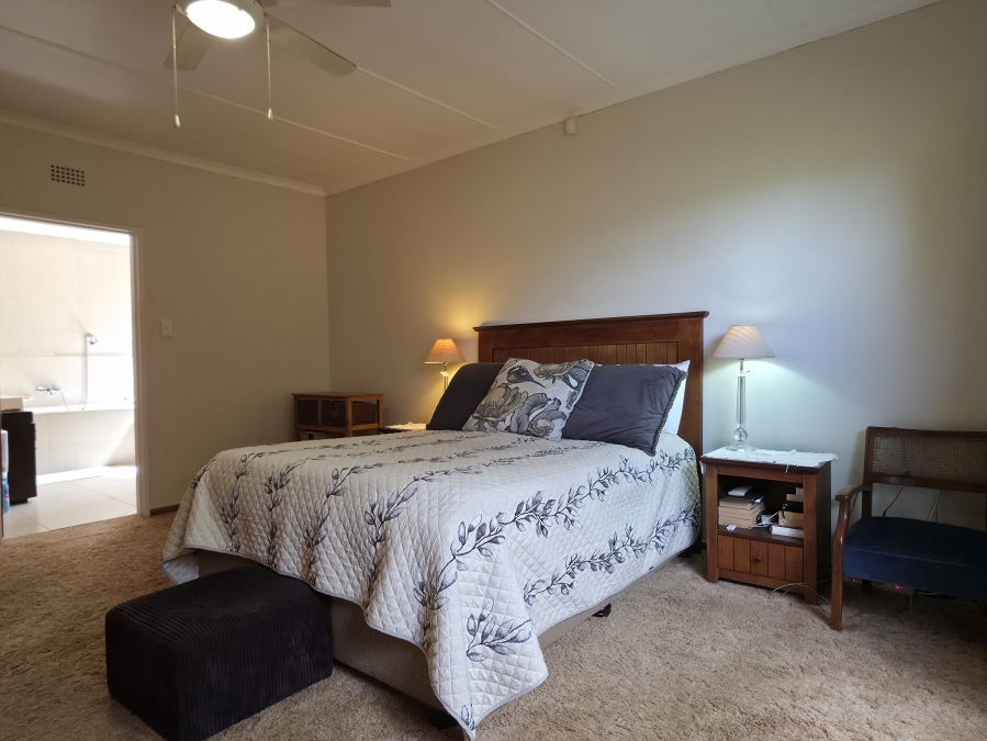 6 Bedroom Property for Sale in Jeffreys Bay Central Eastern Cape